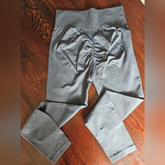 Halara Butt Lifting Leggings - Picture 4 of 5